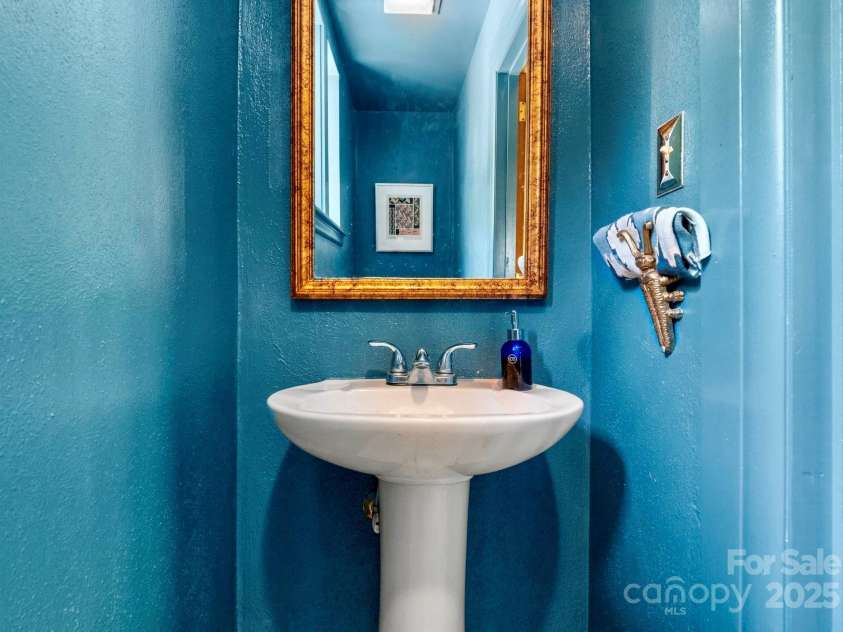 916 Park Drive, Lincolnton, NC 28092.  MLS# CAR4322896, YatesRealty ID 21264. 