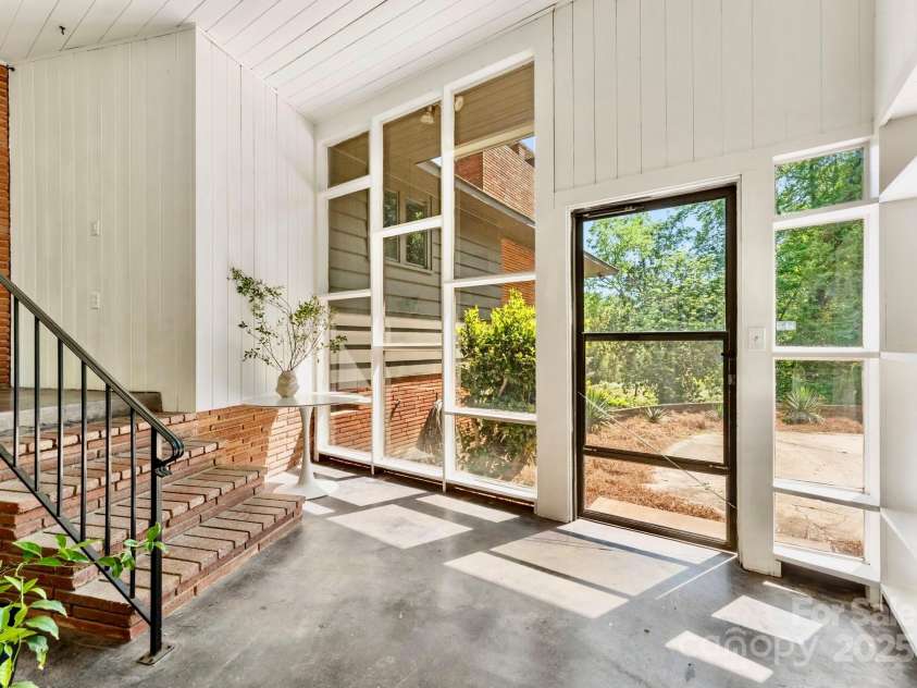 916 Park Drive, Lincolnton, NC 28092.  MLS# CAR4322896, YatesRealty ID 21264. 