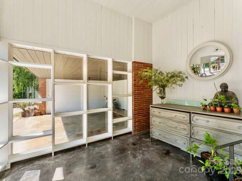 916 Park Drive, Lincolnton, NC 28092.  MLS# CAR4322896, YatesRealty ID 21264. 