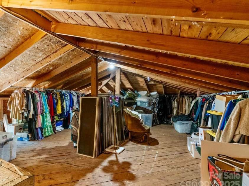 916 Park Drive, Lincolnton, NC 28092.  MLS# CAR4322896, YatesRealty ID 21264. 