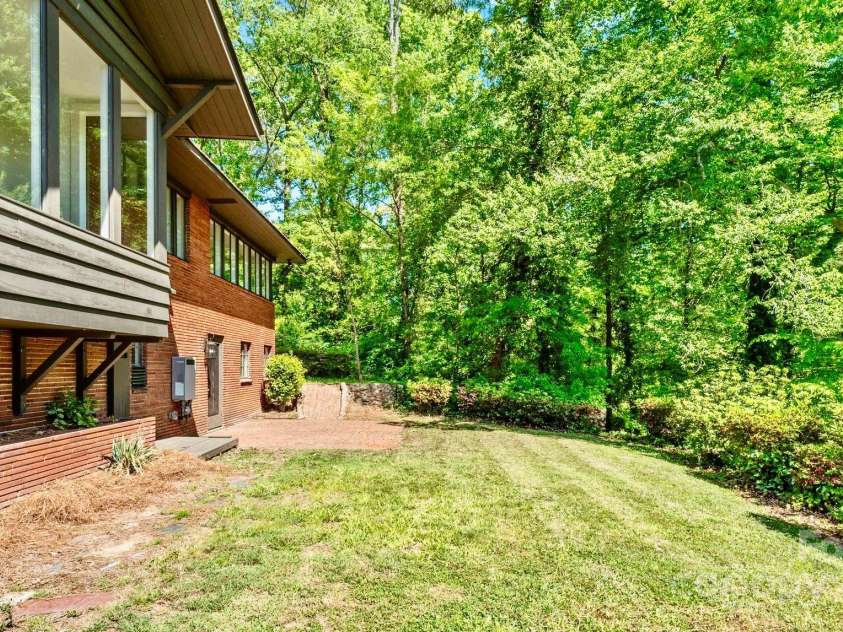 916 Park Drive, Lincolnton, NC 28092.  MLS# CAR4322896, YatesRealty ID 21264. 