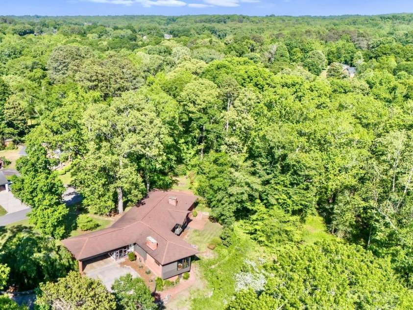 916 Park Drive, Lincolnton, NC 28092.  MLS# CAR4322896, YatesRealty ID 21264. 