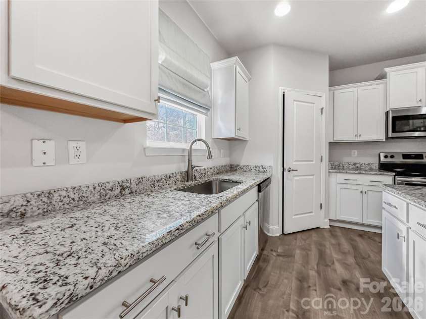 211 Macon Drive, Statesville, NC 28625.  MLS# CAR4350284, YatesRealty ID 21265. 