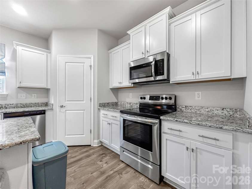 211 Macon Drive, Statesville, NC 28625.  MLS# CAR4350284, YatesRealty ID 21265. 