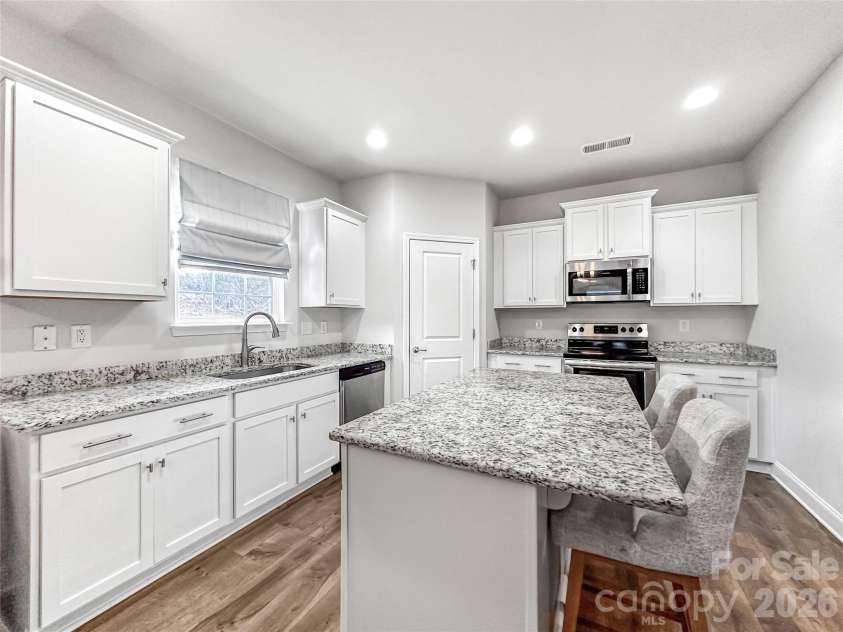 211 Macon Drive, Statesville, NC 28625.  MLS# CAR4350284, YatesRealty ID 21265. 