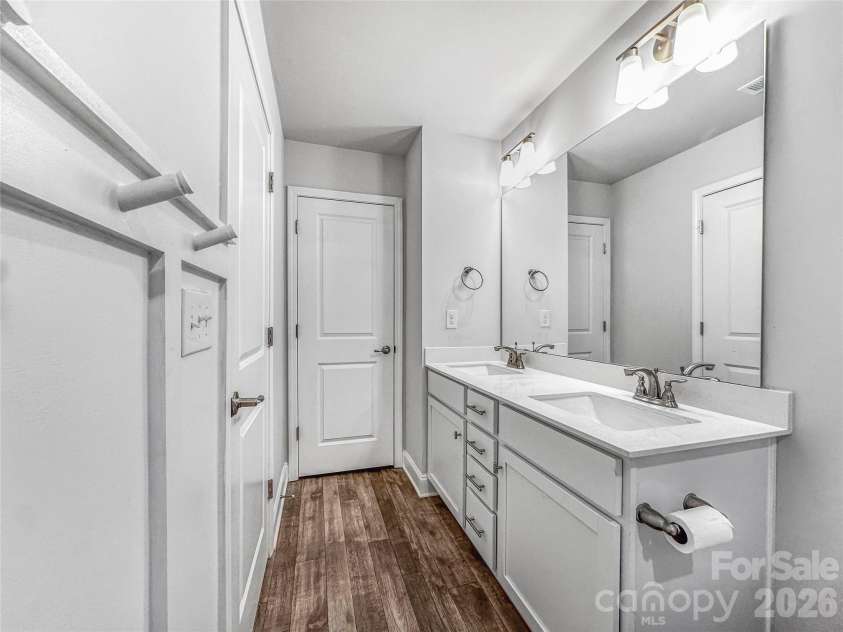 211 Macon Drive, Statesville, NC 28625.  MLS# CAR4350284, YatesRealty ID 21265. 