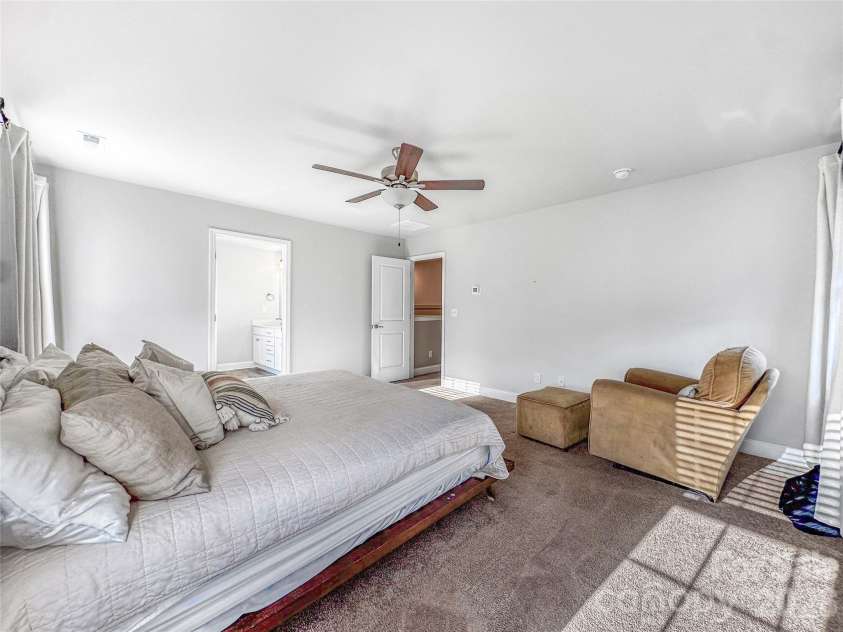 211 Macon Drive, Statesville, NC 28625.  MLS# CAR4350284, YatesRealty ID 21265. 