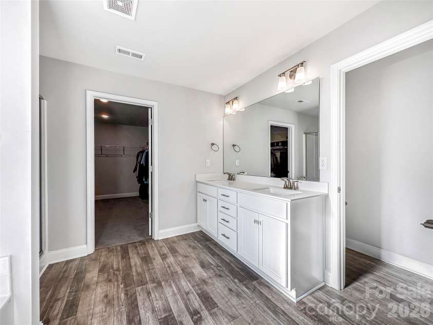 211 Macon Drive, Statesville, NC 28625.  MLS# CAR4350284, YatesRealty ID 21265. 