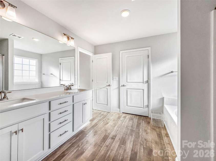 211 Macon Drive, Statesville, NC 28625.  MLS# CAR4350284, YatesRealty ID 21265. 