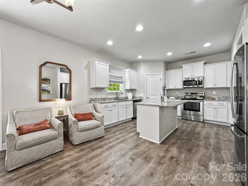 211 Macon Drive, Statesville, NC 28625.  MLS# CAR4350284, YatesRealty ID 21265. 