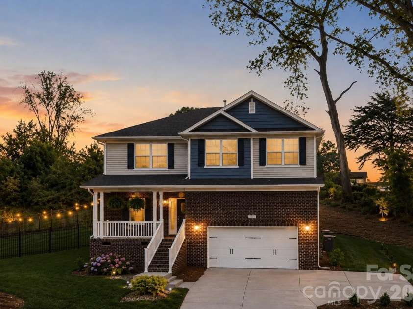 211 Macon Drive, Statesville, NC 28625.  MLS# CAR4350284, YatesRealty ID 21265. 