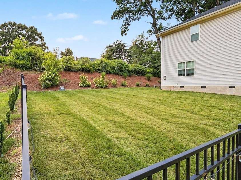 211 Macon Drive, Statesville, NC 28625.  MLS# CAR4350284, YatesRealty ID 21265. 