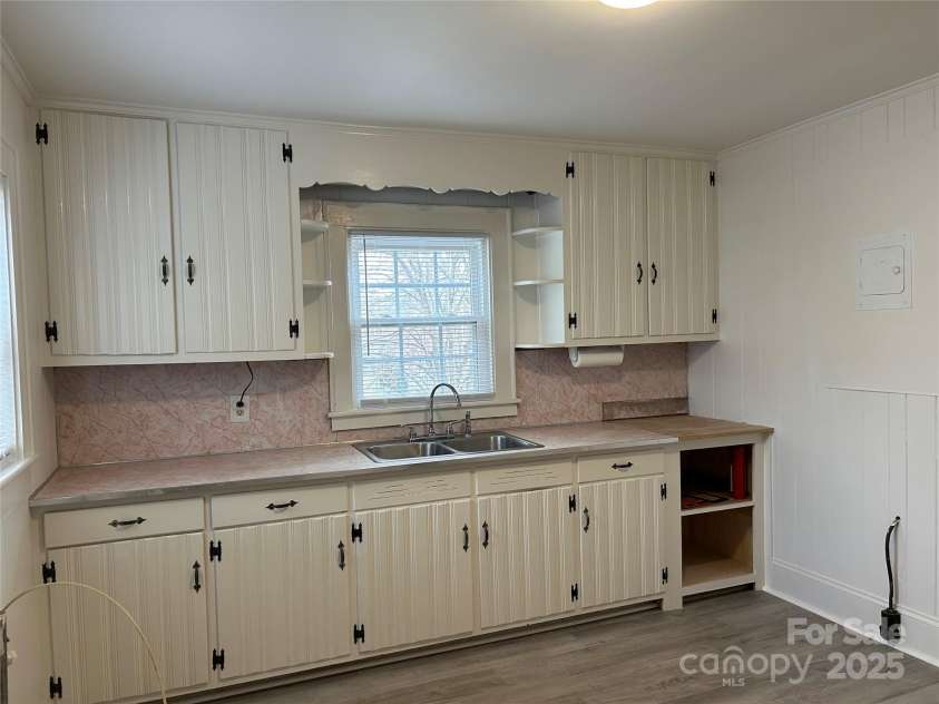 501 Franklin Avenue, Shelby, NC 28150.  MLS# CAR4234594, YatesRealty ID 21266. 