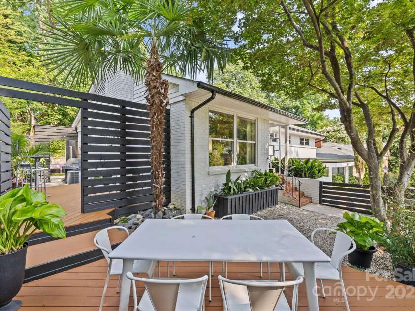 2424 Cumberland Avenue, Charlotte, NC 28203.  MLS# CAR4265366, YatesRealty ID 21267. 