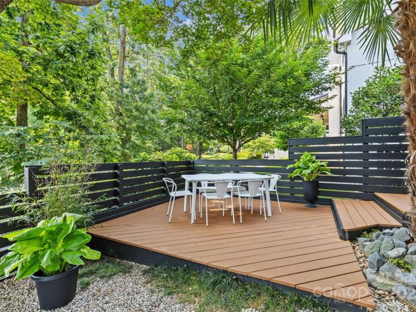 2424 Cumberland Avenue, Charlotte, NC 28203.  MLS# CAR4265366, YatesRealty ID 21267. 