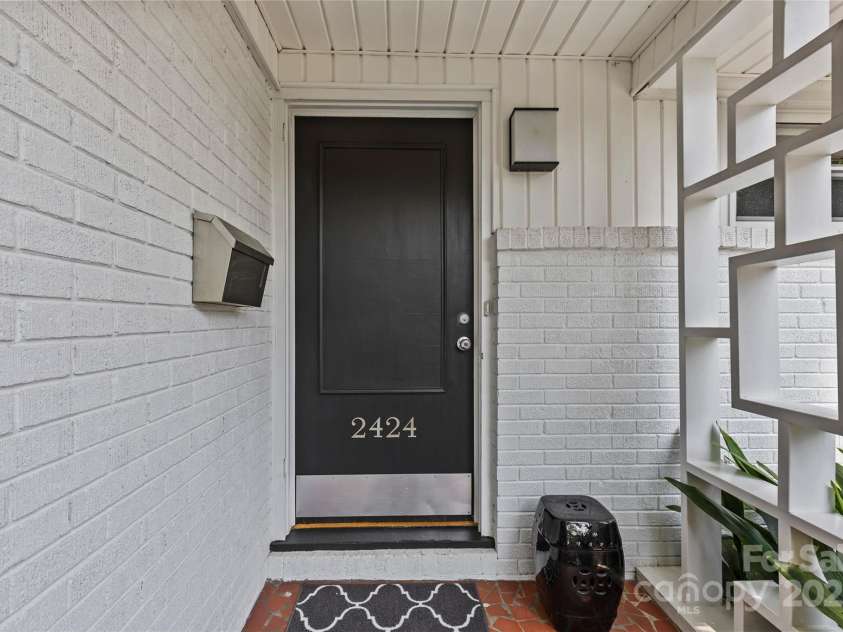 2424 Cumberland Avenue, Charlotte, NC 28203.  MLS# CAR4265366, YatesRealty ID 21267. 