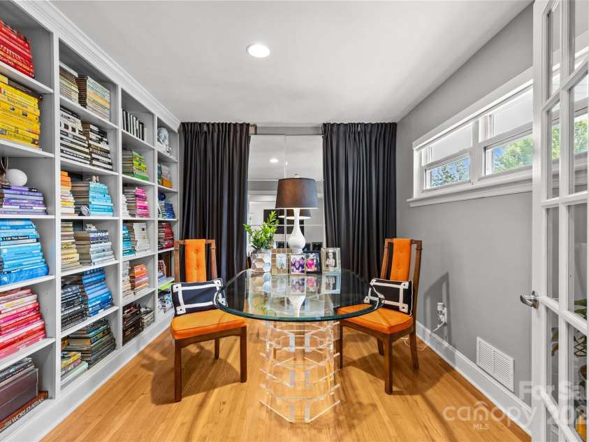 2424 Cumberland Avenue, Charlotte, NC 28203.  MLS# CAR4265366, YatesRealty ID 21267. 