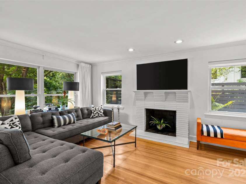 2424 Cumberland Avenue, Charlotte, NC 28203.  MLS# CAR4265366, YatesRealty ID 21267. 