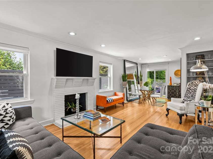 2424 Cumberland Avenue, Charlotte, NC 28203.  MLS# CAR4265366, YatesRealty ID 21267. 