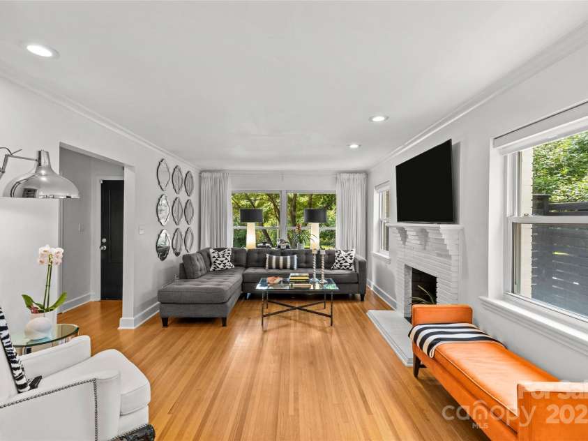 2424 Cumberland Avenue, Charlotte, NC 28203.  MLS# CAR4265366, YatesRealty ID 21267. 