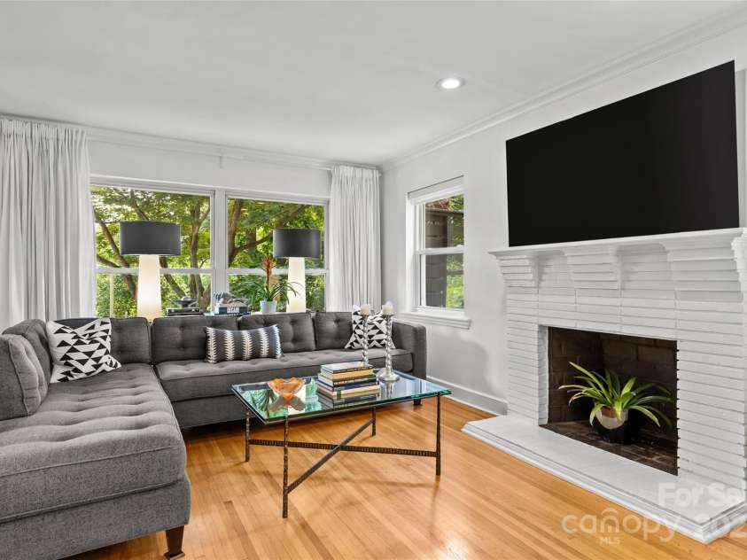 2424 Cumberland Avenue, Charlotte, NC 28203.  MLS# CAR4265366, YatesRealty ID 21267. 