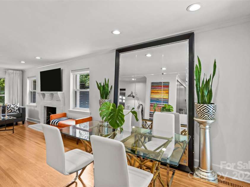 2424 Cumberland Avenue, Charlotte, NC 28203.  MLS# CAR4265366, YatesRealty ID 21267. 