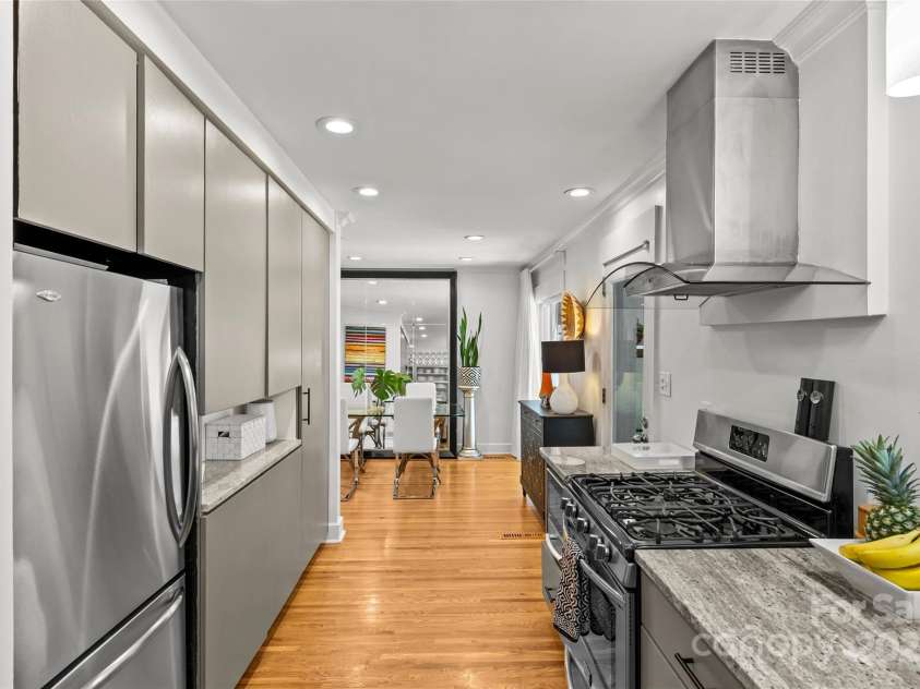 2424 Cumberland Avenue, Charlotte, NC 28203.  MLS# CAR4265366, YatesRealty ID 21267. 