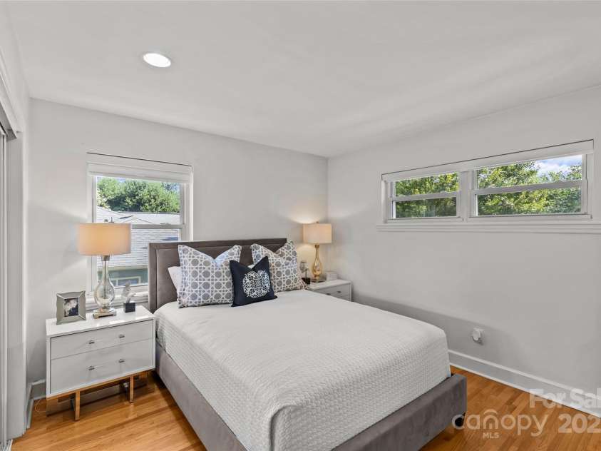 2424 Cumberland Avenue, Charlotte, NC 28203.  MLS# CAR4265366, YatesRealty ID 21267. 