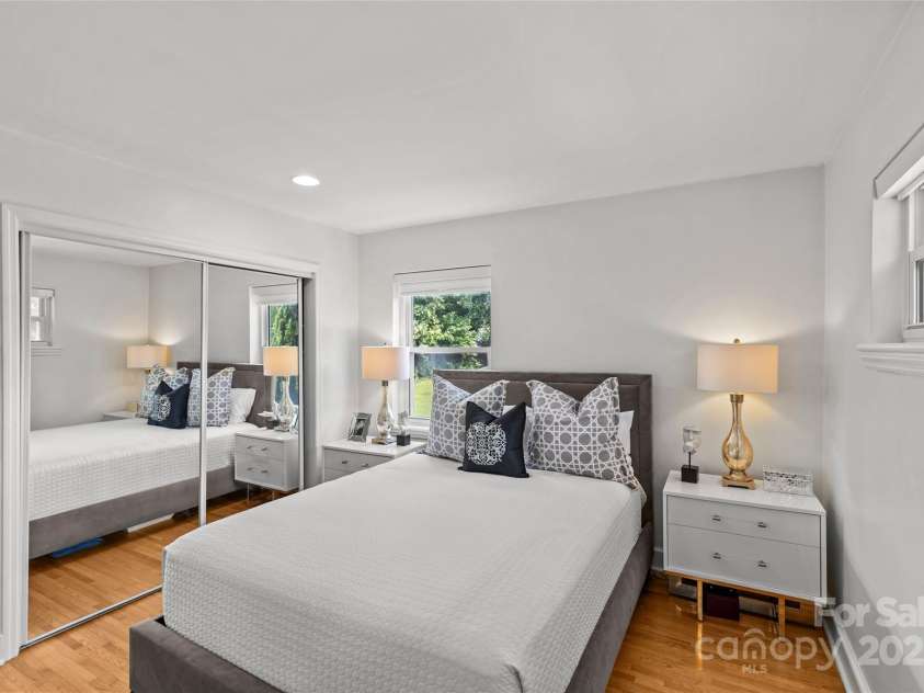 2424 Cumberland Avenue, Charlotte, NC 28203.  MLS# CAR4265366, YatesRealty ID 21267. 