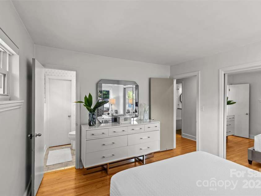 2424 Cumberland Avenue, Charlotte, NC 28203.  MLS# CAR4265366, YatesRealty ID 21267. 