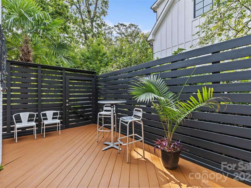 2424 Cumberland Avenue, Charlotte, NC 28203.  MLS# CAR4265366, YatesRealty ID 21267. 