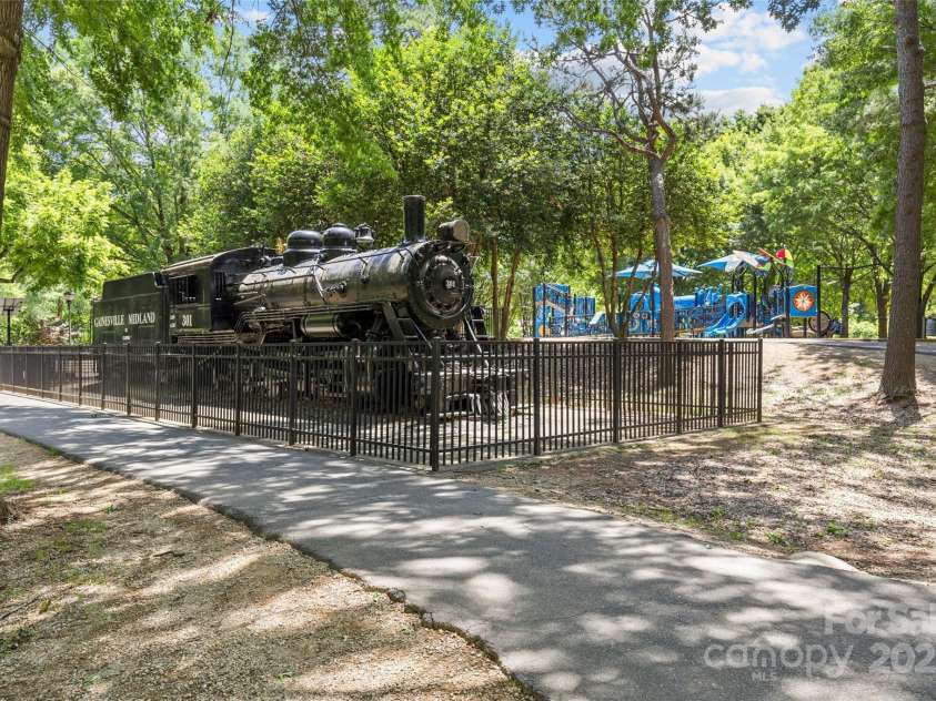 2424 Cumberland Avenue, Charlotte, NC 28203.  MLS# CAR4265366, YatesRealty ID 21267. 