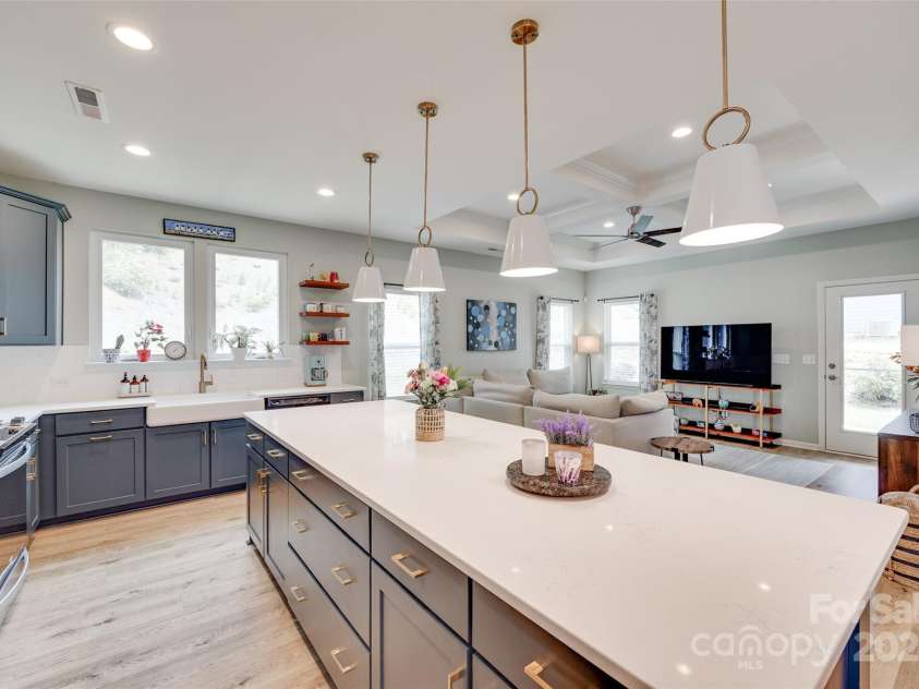 15298 Windward Lane, Lancaster, SC 29720.  MLS# CAR4214358, YatesRealty ID 21268. Kitchen