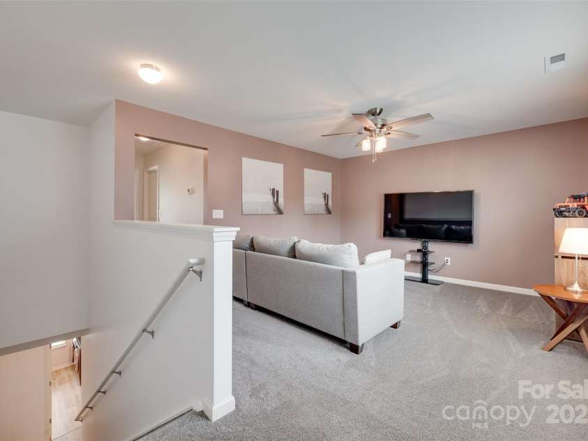 15298 Windward Lane, Lancaster, SC 29720.  MLS# CAR4214358, YatesRealty ID 21268. Loft