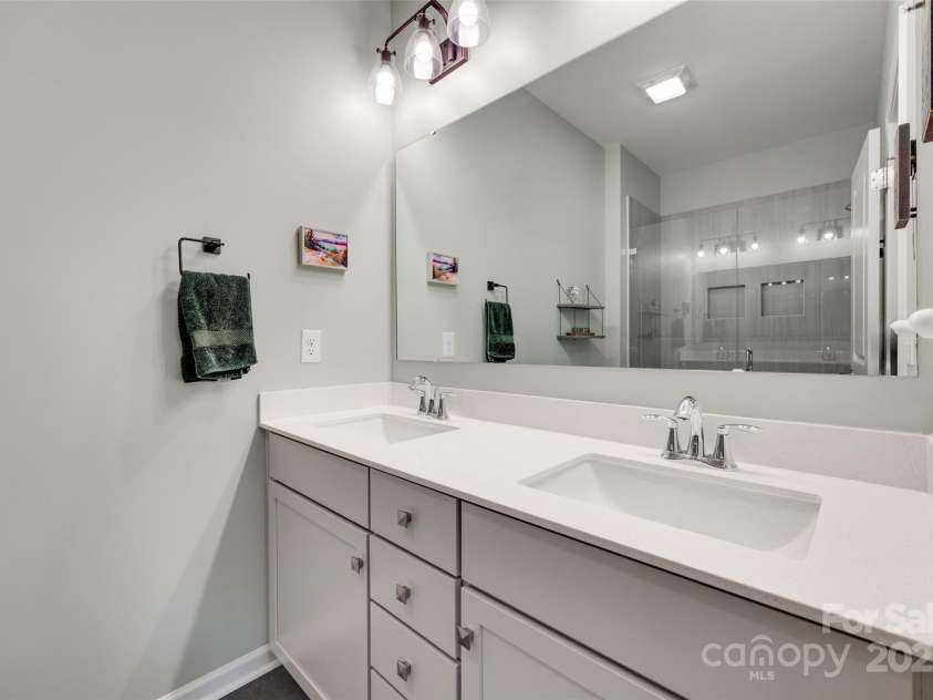 15298 Windward Lane, Lancaster, SC 29720.  MLS# CAR4214358, YatesRealty ID 21268. Primary Bathroom