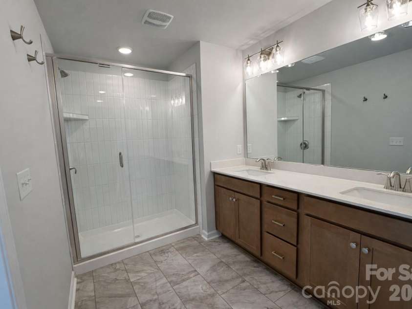 585 Cape Cod Way, Rock Hill, SC 29732.  MLS# CAR4361253, YatesRealty ID 21268. Owners En Suite Bath