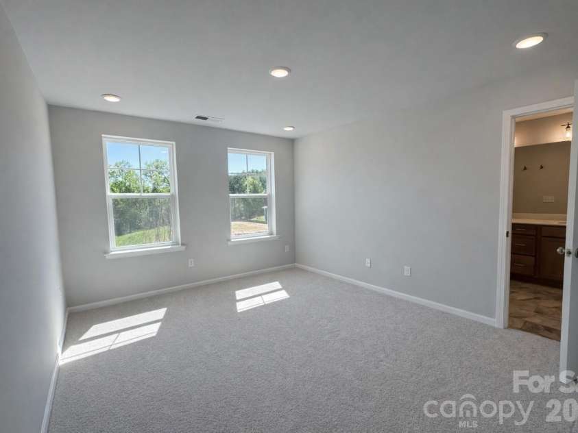 585 Cape Cod Way, Rock Hill, SC 29732.  MLS# CAR4361253, YatesRealty ID 21268. Owner's Suite with En Suite and WIC