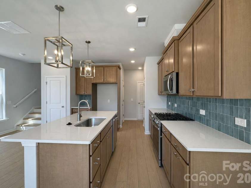 585 Cape Cod Way, Rock Hill, SC 29732.  MLS# CAR4361253, YatesRealty ID 21268. Stunning Kitchen with Gas Cooktop