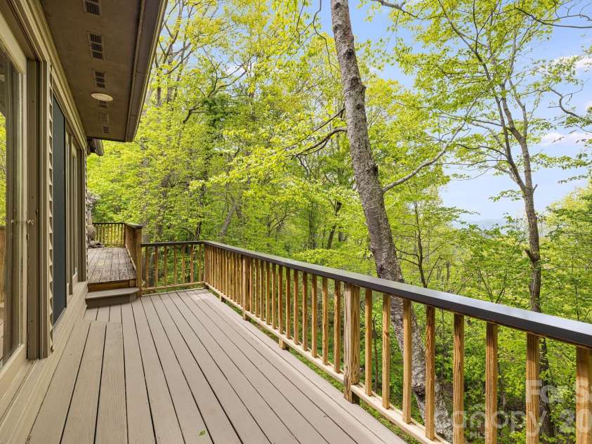 24 Smokey Road, Asheville, NC 28803.  MLS# CAR4371941, YatesRealty ID 21269. Deck