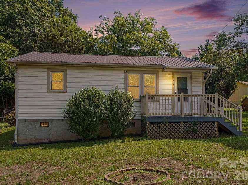 1813 Isaac Place, Shelby, NC 28152.  MLS# CAR4387203, YatesRealty ID 2127. 