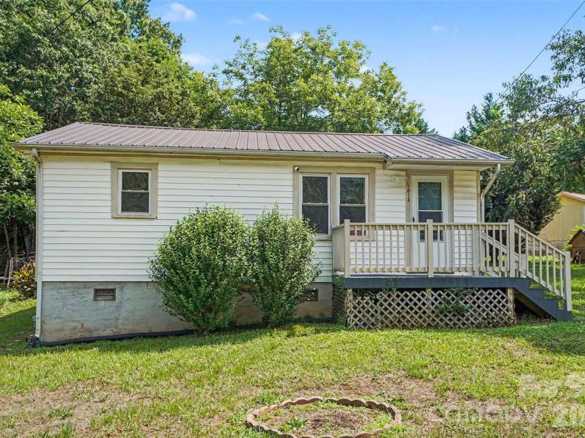 1813 Isaac Place, Shelby, NC 28152.  MLS# CAR4387203, YatesRealty ID 2127. 
