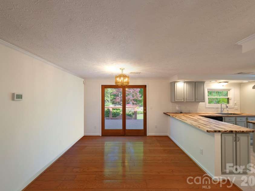 132 Serenity Circle, Hendersonville, NC 28792.  MLS# CAR4378442, YatesRealty ID 21270. DINING ROOM