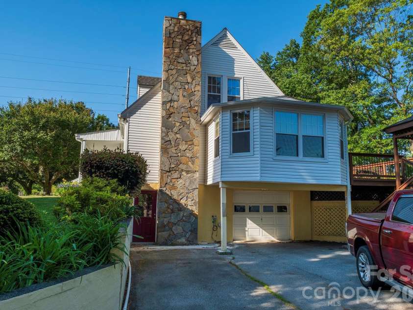 132 Serenity Circle, Hendersonville, NC 28792.  MLS# CAR4378442, YatesRealty ID 21270. SIDE GARAGE - OUTSIDE ENTRY