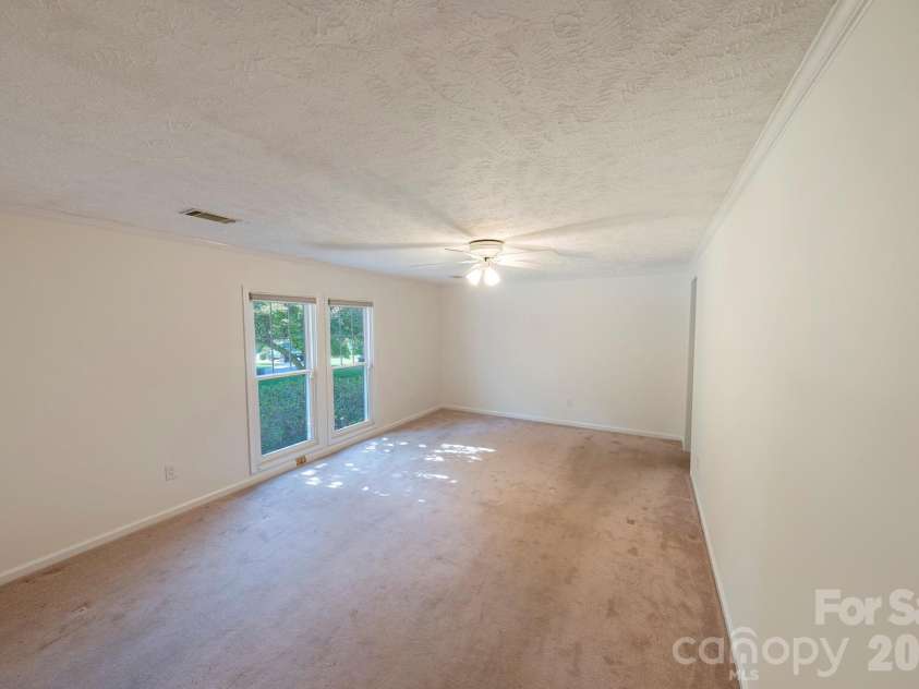 132 Serenity Circle, Hendersonville, NC 28792.  MLS# CAR4378442, YatesRealty ID 21270. SPACIOUS PRIMARY BEDROOM