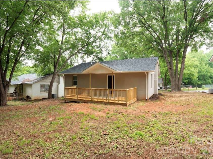 211 Eben Street, Albemarle, NC 28001.  MLS# CAR4381220, YatesRealty ID 21271. 