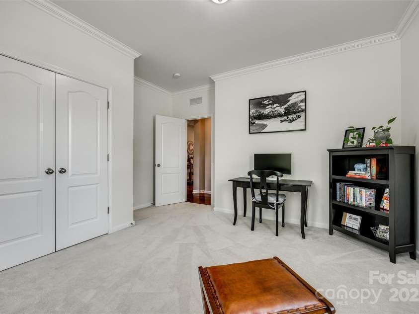 129 Hawks Creek Parkway, Fort Mill, SC 29708.  MLS# CAR4268135, YatesRealty ID 21272. 1st bedroom