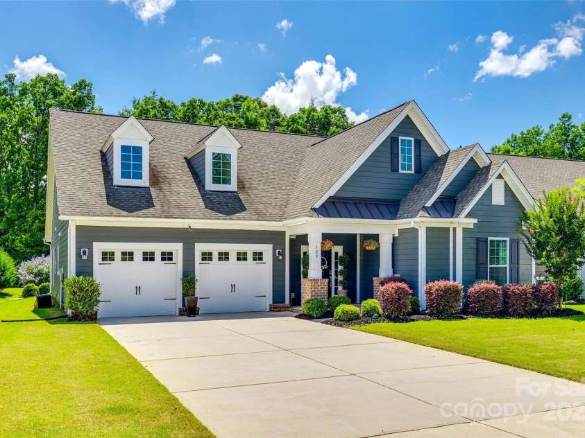 129 Hawks Creek Parkway, Fort Mill, SC 29708.  MLS# CAR4268135, YatesRealty ID 21272. 