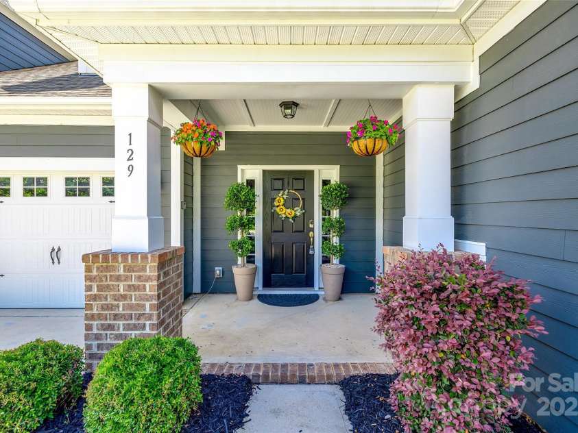 129 Hawks Creek Parkway, Fort Mill, SC 29708.  MLS# CAR4268135, YatesRealty ID 21272. Front Porch