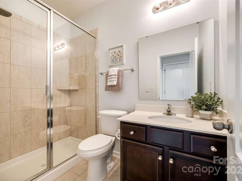 129 Hawks Creek Parkway, Fort Mill, SC 29708.  MLS# CAR4268135, YatesRealty ID 21272. Full Bathroom