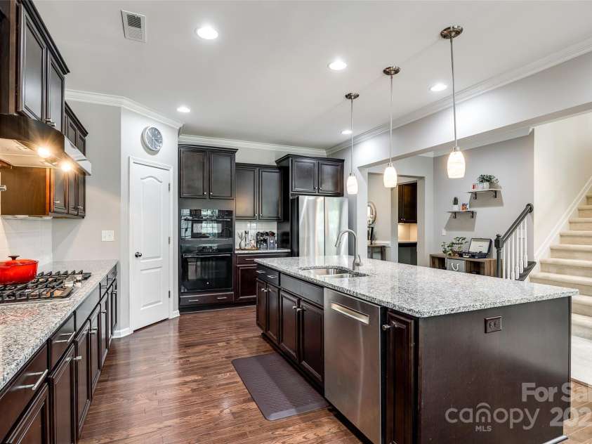 129 Hawks Creek Parkway, Fort Mill, SC 29708.  MLS# CAR4268135, YatesRealty ID 21272. Kitchen